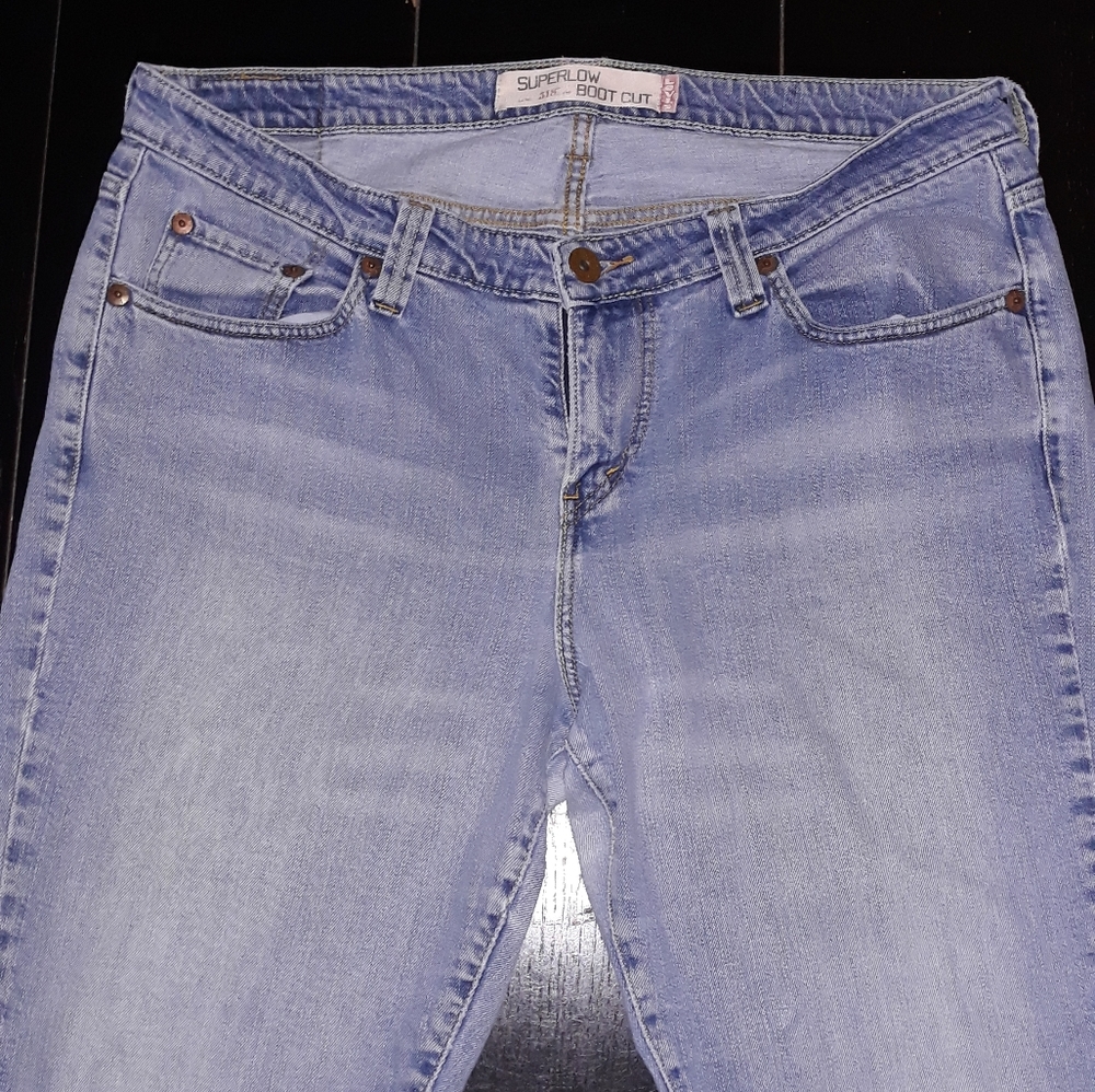 Levi's